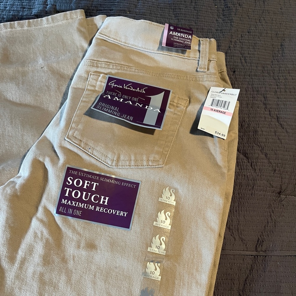 #NWT Gloria Vanderbilt Tan Jeans • Size 10, Average